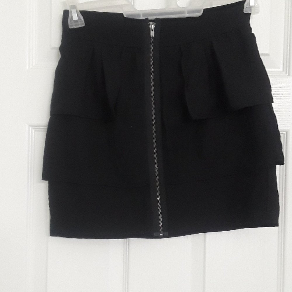 BCBGenerstion black skirt w/ front zipper Size XS